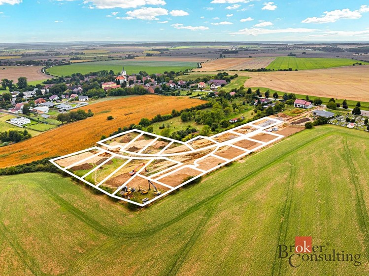 Prodej stavebního pozemku 806 m² - foto 2