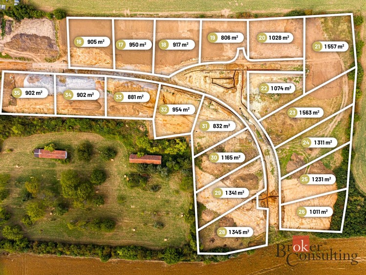 Prodej stavebního pozemku 806 m² - foto 1