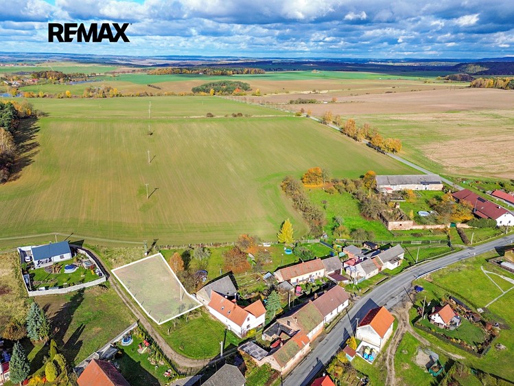 Prodej stavebního pozemku 757 m² - foto 1