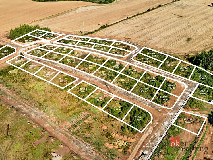 Prodej stavebního pozemku 702 m² - foto 1