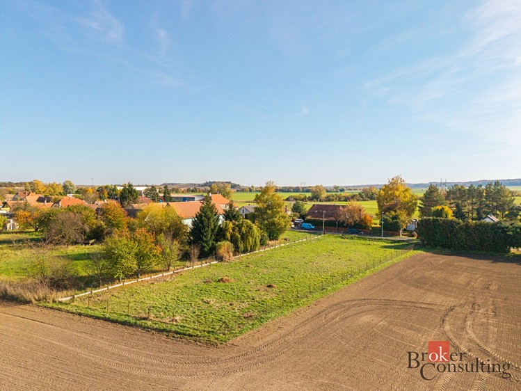 Prodej stavebního pozemku 1 105 m² - foto 2