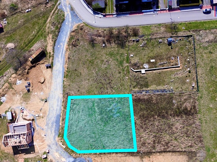 Prodej stavebního pozemku 1 069 m² - foto 1
