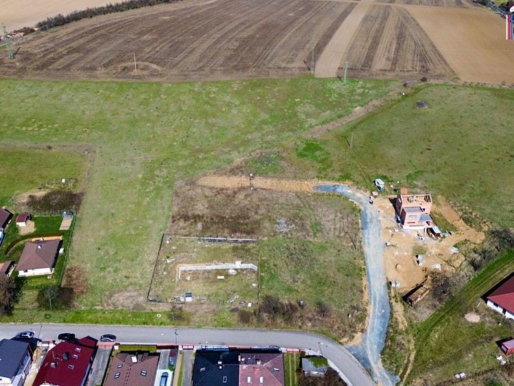 Prodej stavebního pozemku 1 069 m² - foto 2