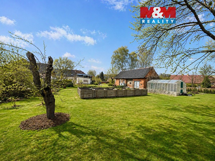 Prodej stavebního pozemku 706 m² - foto 1
