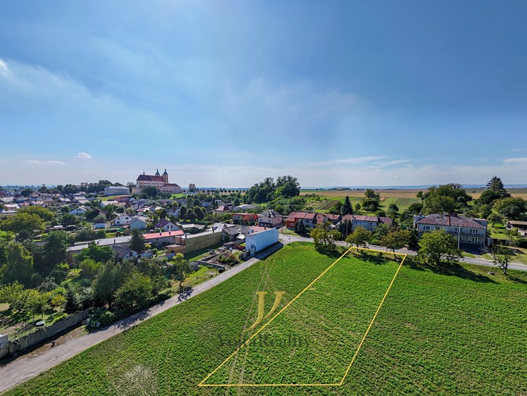 Prodej stavebního pozemku 1 071 m² - foto 4