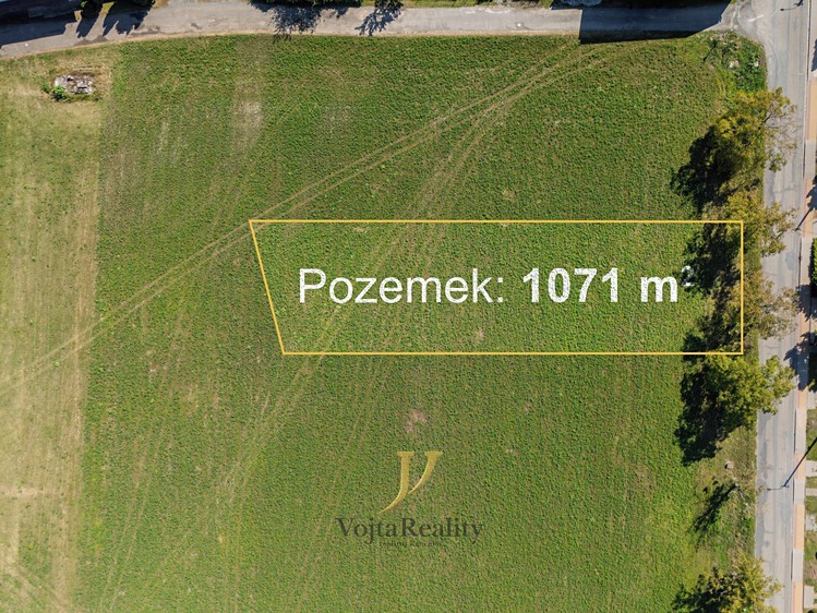 Prodej stavebního pozemku 1 071 m² - foto 3