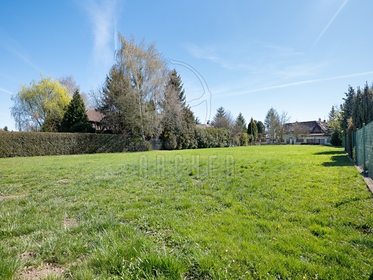 Prodej stavebního pozemku 1 212 m² - foto 1