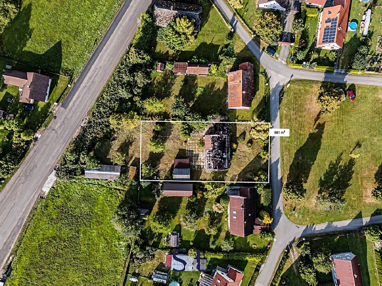 Prodej stavebního pozemku 981 m² - foto 1
