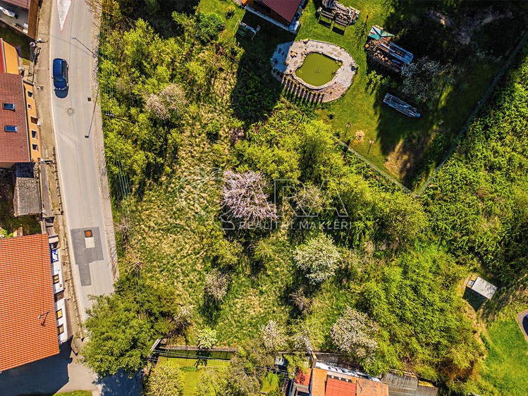 Prodej stavebního pozemku 1 340 m² - foto 7
