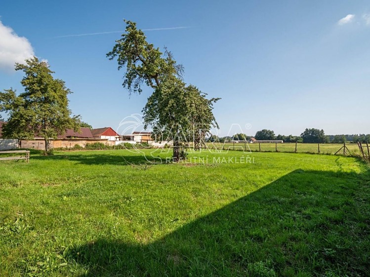 Prodej stavebního pozemku 1 300 m² - foto 5