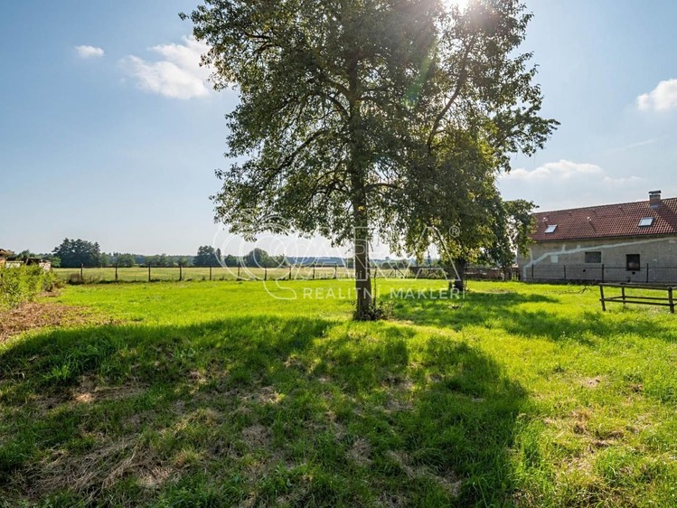 Prodej stavebního pozemku 1 300 m² - foto 6