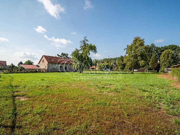 Prodej stavebního pozemku 1 300 m² - foto 8