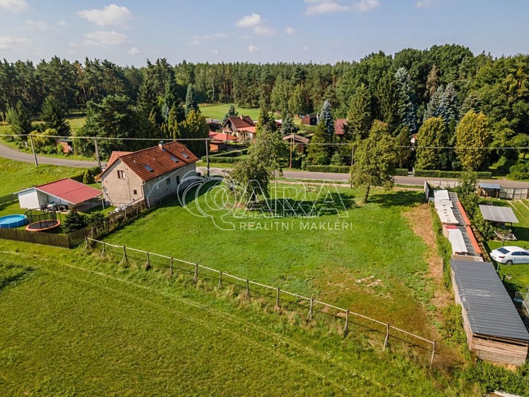 Prodej stavebního pozemku 1 300 m² - foto 7