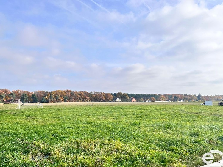 Prodej stavebního pozemku 972 m² - foto 2