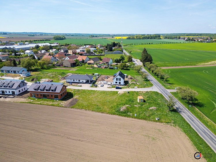 Prodej stavebního pozemku 950 m² - foto 2