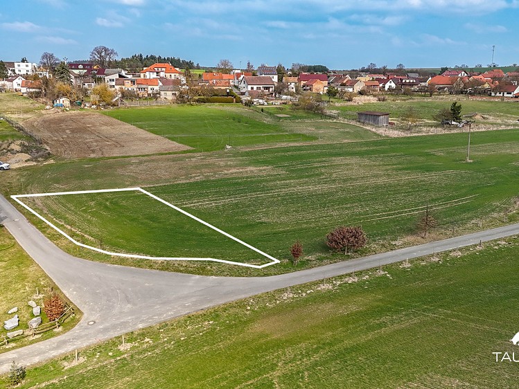 Prodej stavebního pozemku 823 m² - foto 1