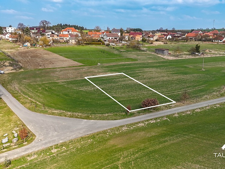 Prodej stavebního pozemku 1 091 m² - foto 1