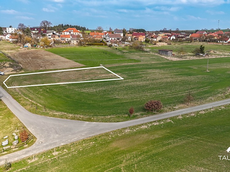 Prodej stavebního pozemku 894 m² - foto 1