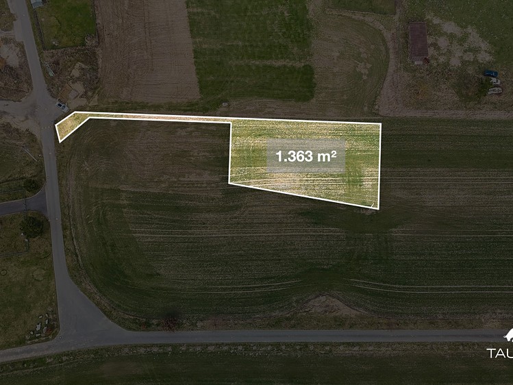 Prodej stavebního pozemku 988 m² - foto 2