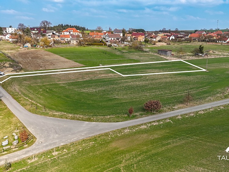 Prodej stavebního pozemku 988 m² - foto 1