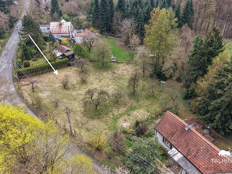 Prodej stavebního pozemku 1 630 m² - foto 1