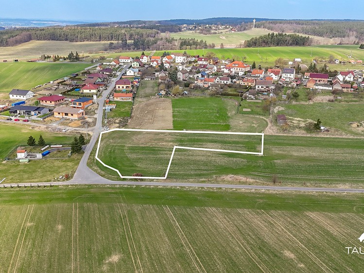 Prodej stavebního pozemku 3 796 m² - foto 1
