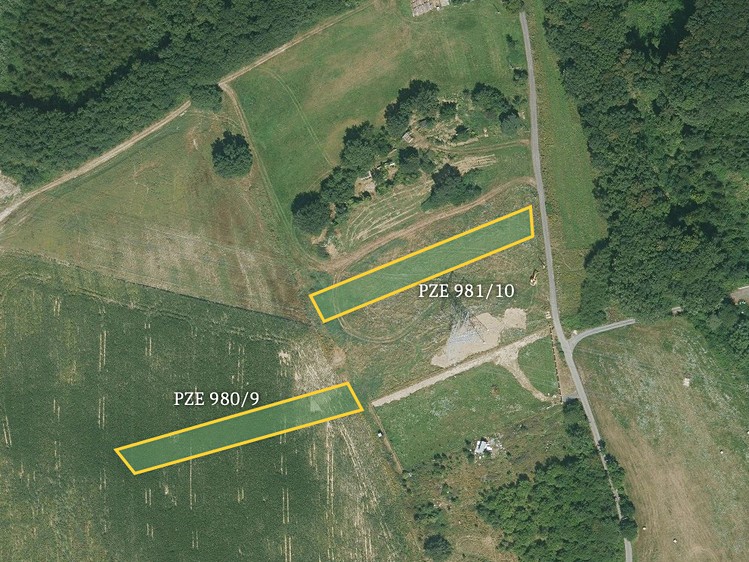Prodej pole 3 700 m² - foto 1