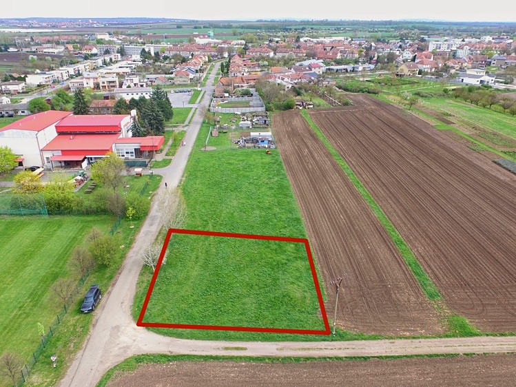 Prodej stavebního pozemku 853 m² - foto 1