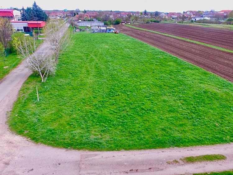 Prodej stavebního pozemku 853 m² - foto 7