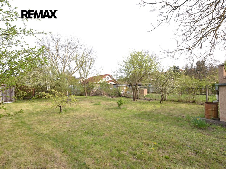 Prodej stavebního pozemku 586 m² - foto 1