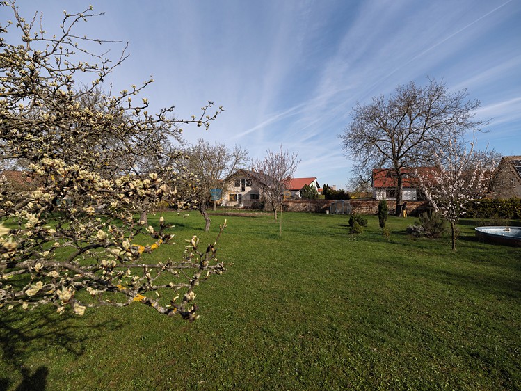 Prodej stavebního pozemku 1 140 m² - foto 1