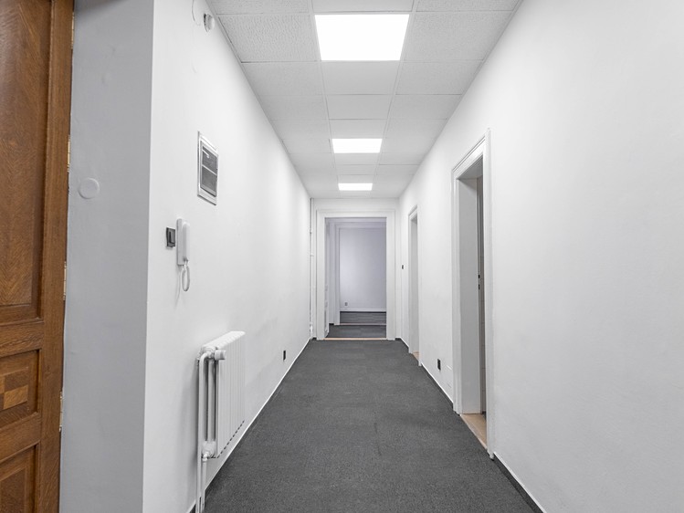 Pronájem kanceláře 110 m² - foto 5