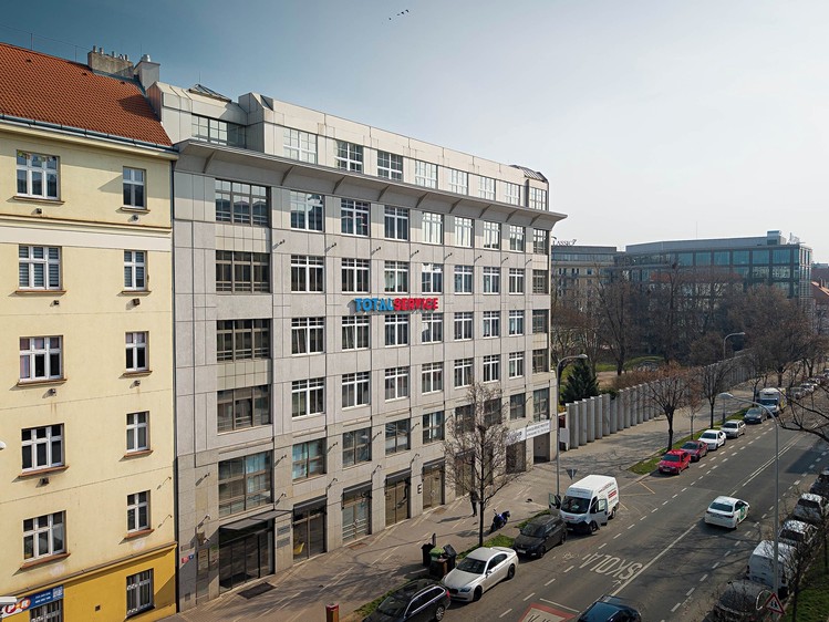 Pronájem kanceláře 270 m² - foto 1
