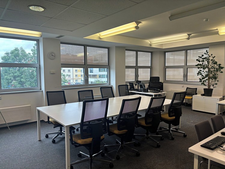 Pronájem kanceláře 150 m² - foto 1