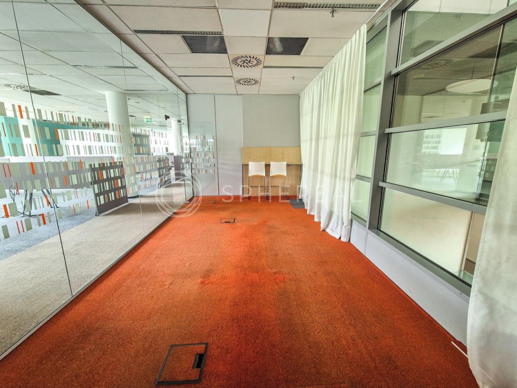 Pronájem kanceláře 2 000 m² - foto 1