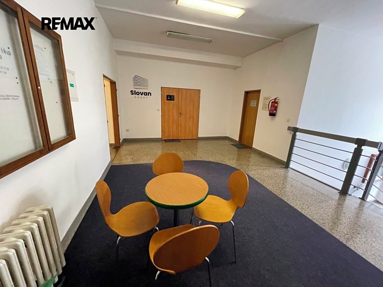 Pronájem kanceláře 33 m² - foto 1