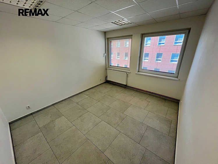 Pronájem kanceláře 13 m² - foto 3