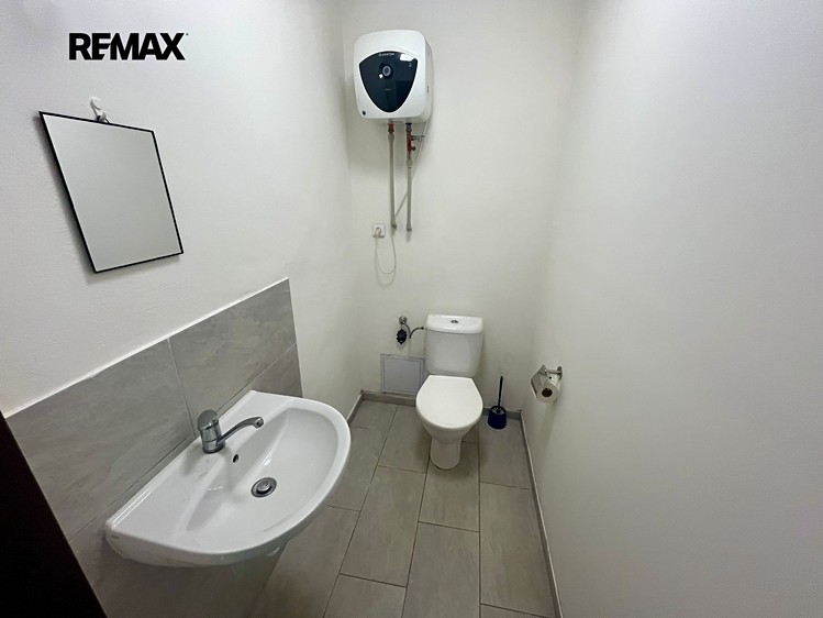 Pronájem výrobní haly, prostoru 140 m² - foto 7
