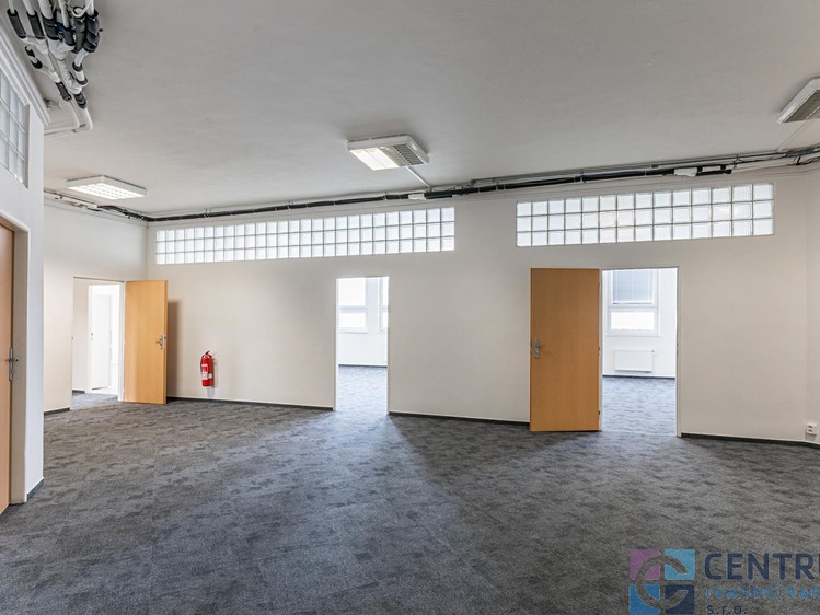 Pronájem kanceláře 225 m² - foto 4