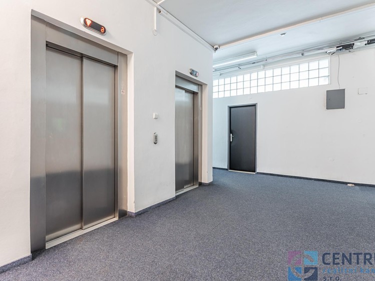 Pronájem kanceláře 225 m² - foto 7