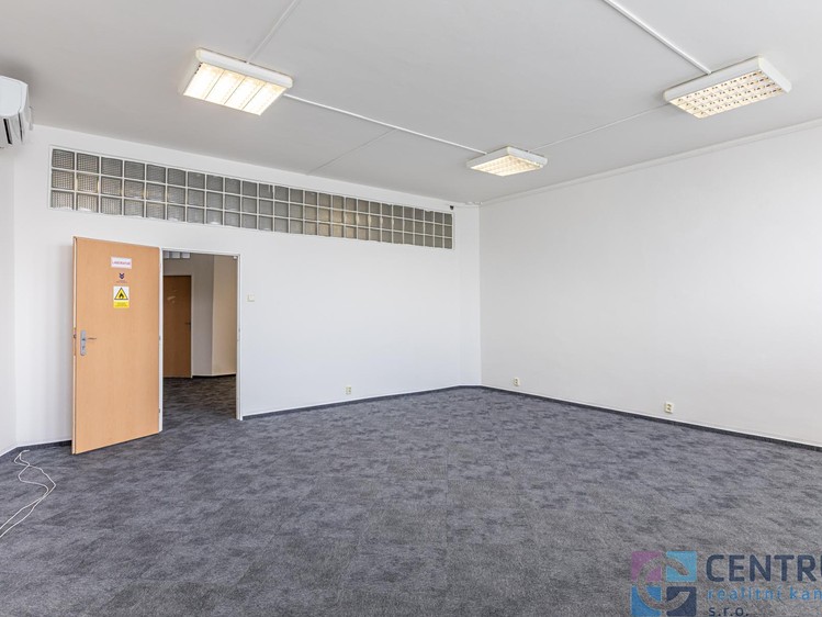 Pronájem kanceláře 225 m² - foto 5