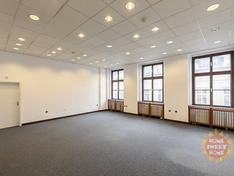 Pronájem kanceláře 256 m² - foto 1