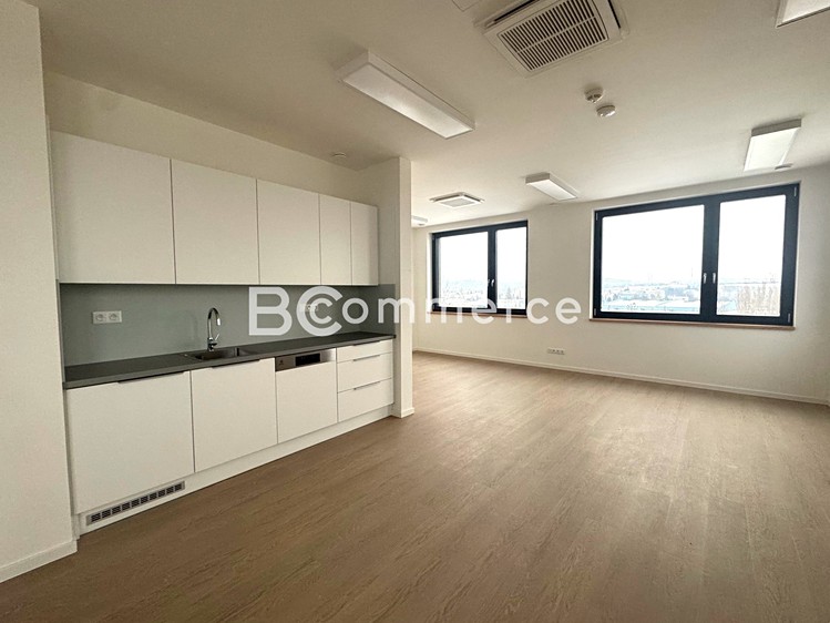 Pronájem kanceláře 46 m² - foto 2