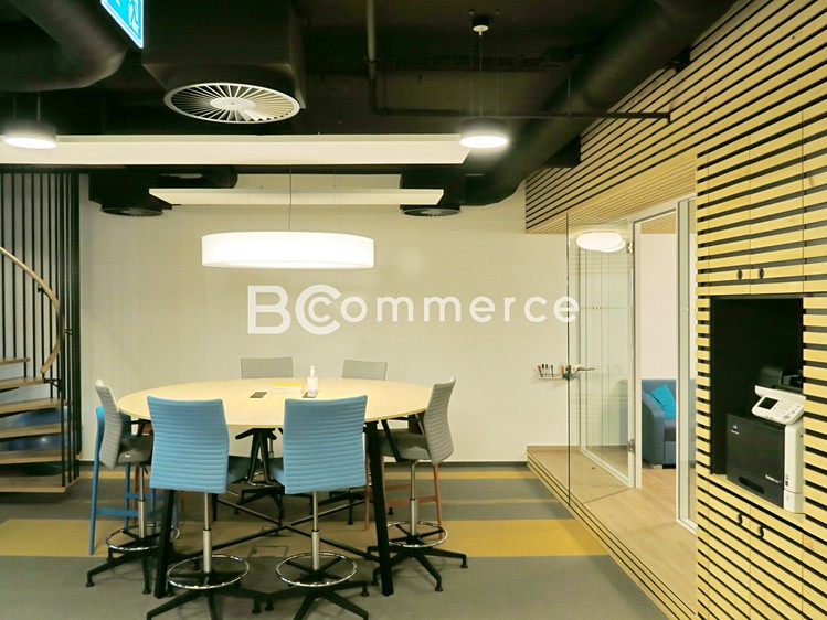 Pronájem kanceláře 332 m² - foto 1
