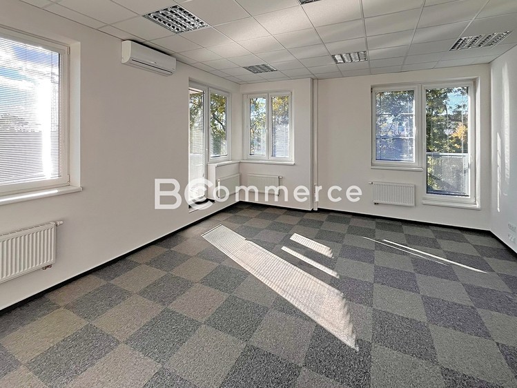 Pronájem kanceláře 61 m² - foto 3