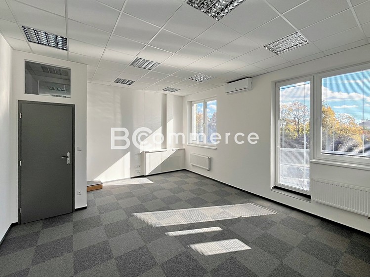 Pronájem kanceláře 61 m² - foto 2