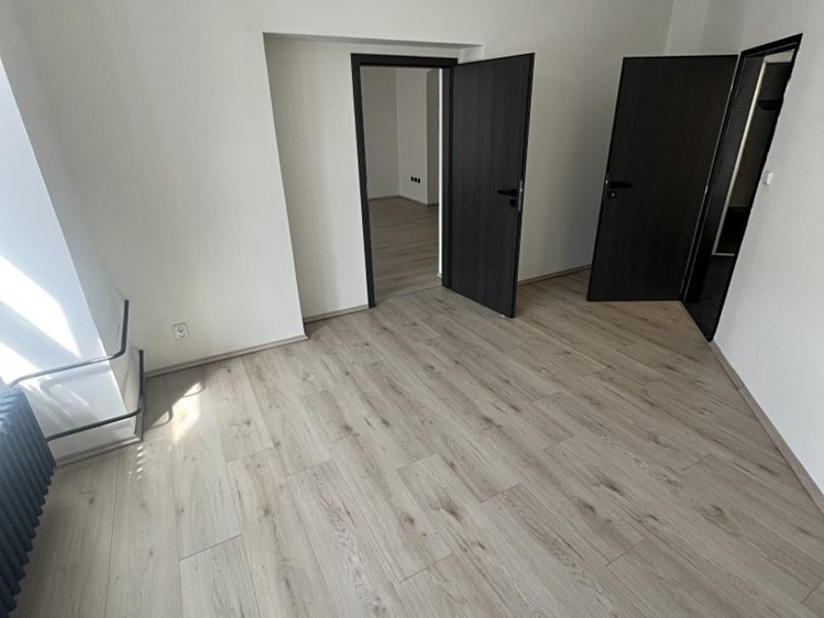 Pronájem kanceláře 40 m² - foto 5