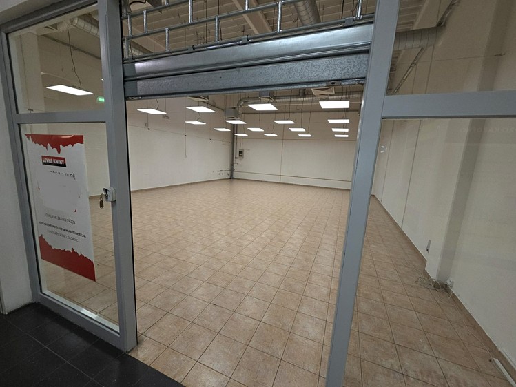 Pronájem obchodního prostoru 106 m² - foto 3