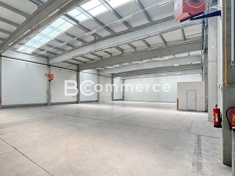 Pronájem skladového prostoru 640 m² - foto 1