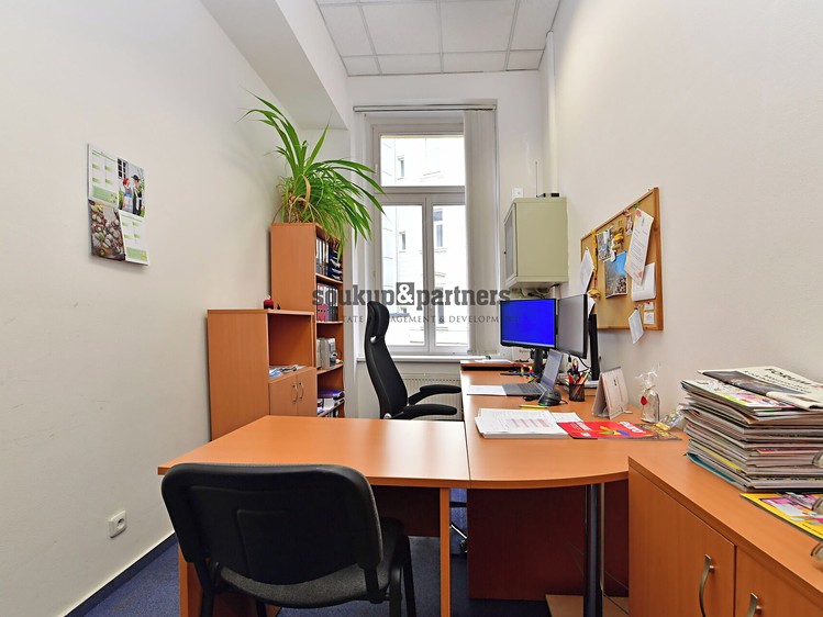 Pronájem kanceláře 56 m² - foto 3